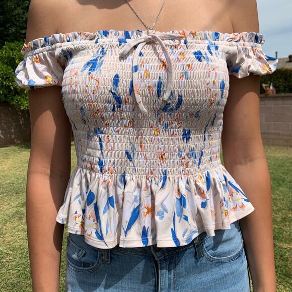 BCBGeneration Cream Floral off the shoulders top Size Medium - Picture 3 of 11